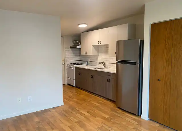 Property at 54 NW Lake Pl Unit B, Bend, OR, 97703, 0 beds, 1 bath, [object Object]
