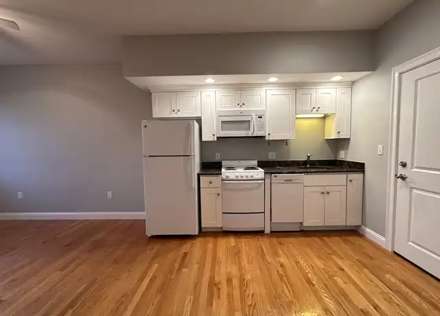 Property at 60 Pearl St Unit 304, Braintree, MA, 02184, 1 bed, 1 bath, [object Object]