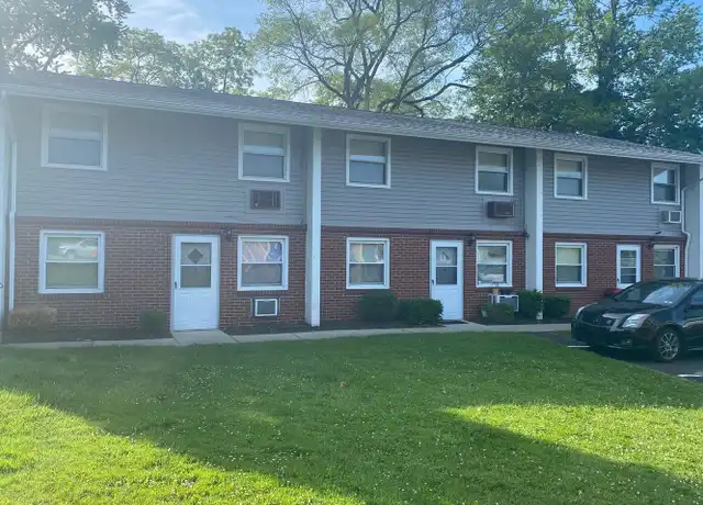 Property at 401 Moon Clinton Rd Unit 10, Moon Township, PA, 15108, 1 bed, 1 bath, [object Object]