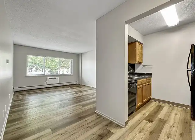 Property at Imperial Grand Prix - 3407 Grand Ave, Des Moines, IA, 50312, 1-2 bed, 1 bath, [object Object]