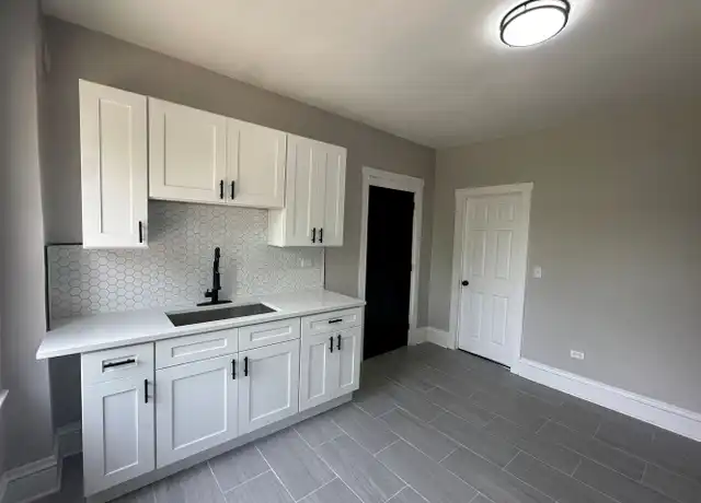 Property at 5200 S Carpenter St Unit 2 Rear, Chicago, IL, 60609, 2 beds, 1 bath, [object Object]