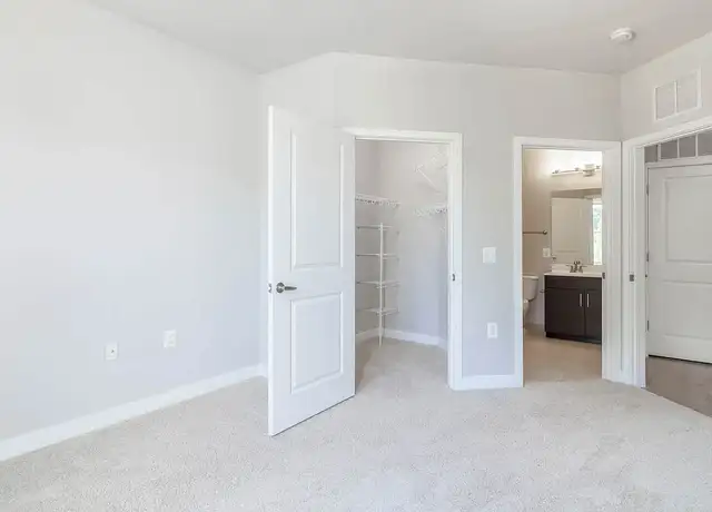 Photo of 3887 Fairfax Ridge Rd, Fairfax, VA 22030