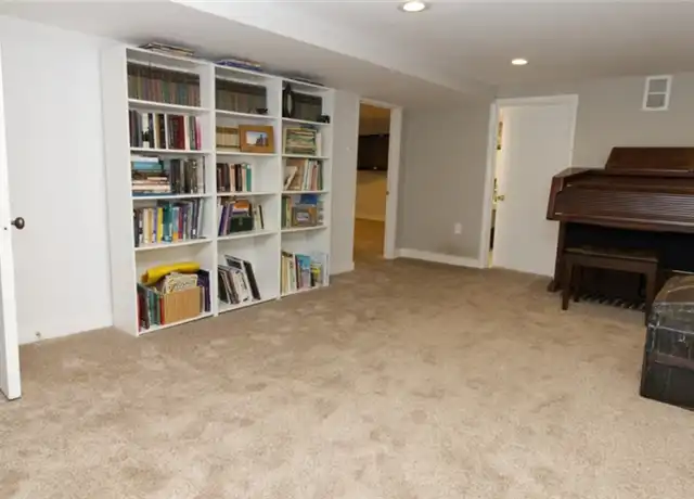 Property at 30 S Main St, Farmington, UT, 84025, 2 beds, 1 bath, [object Object]