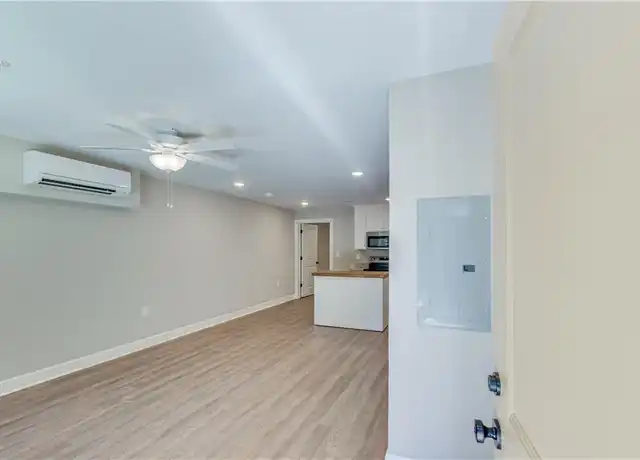 Property at 710 Jesse Jewell Pkwy SE Unit 1 Bd large, Gainesville, GA, 30501, 1 bed, 1 bath, [object Object]