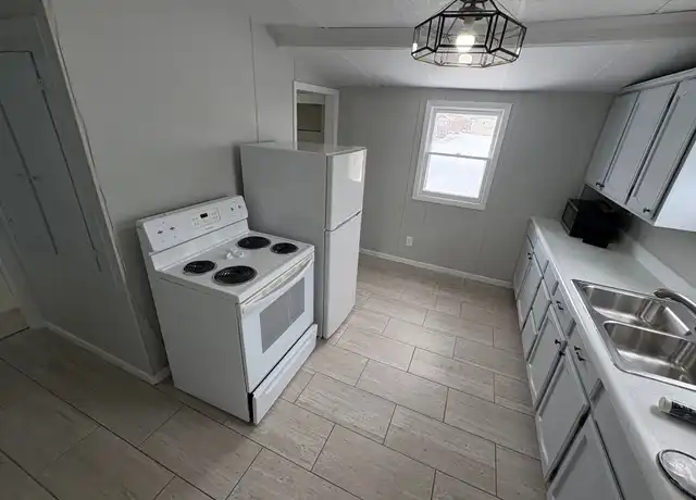 Property at 610 6th Ave W, Williston, ND, 58801, 3 beds, 1 bath, [object Object]