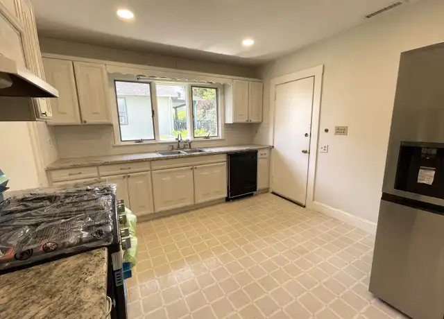 Property at 58 Edgecliff Rd, Watertown, MA, 02472, 3 beds, 2 baths, [object Object]