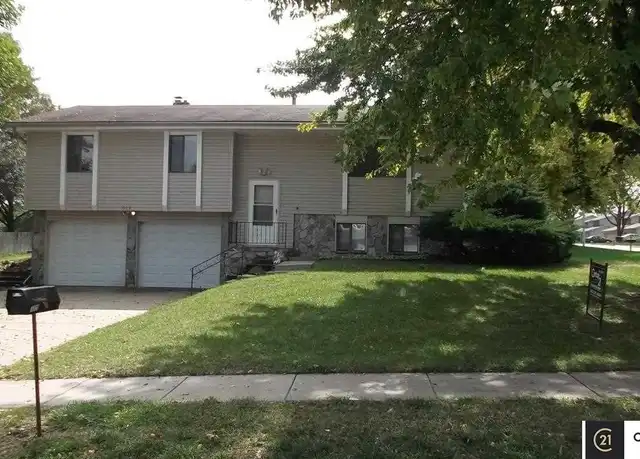 Property at 1029 Grenoble Dr, Bellevue, NE, 68123, 3 beds, 2.5 baths, [object Object]