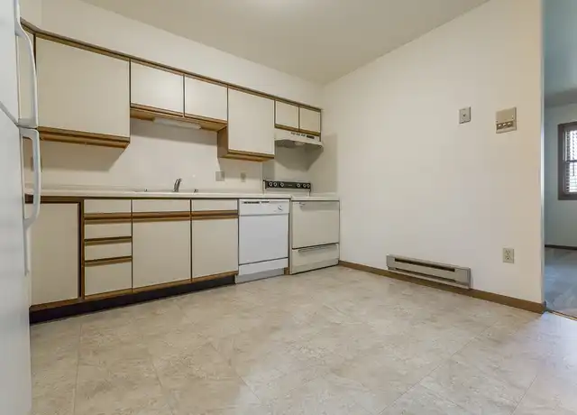 Property at 913 Acewood Blvd, Madison, WI, 53714, 1 bed, 1 bath, [object Object]