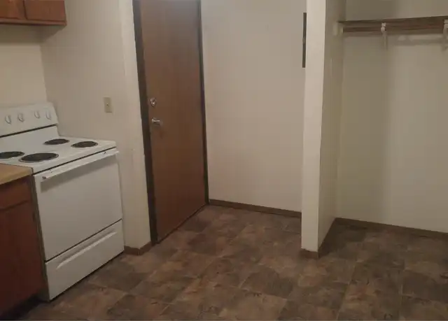 Property at 2910 17th Ave W Unit 101, Williston, ND, 58801, 2 beds, 1 bath, [object Object]