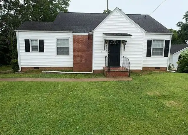 Property at 2004 40th St, Valley, AL, 36854, 3 beds, 1 bath, [object Object]