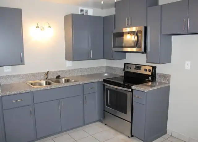 Property at 1802 Cherry St Unit 2, Bakersfield, CA, 93304, 2 beds, 1 bath, [object Object]