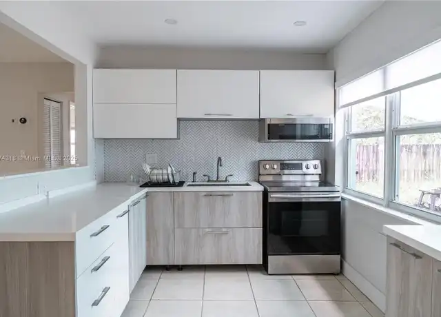 Property at 2842 Jackson St, Hollywood, FL, 33020, 2 beds, 1 bath, [object Object]