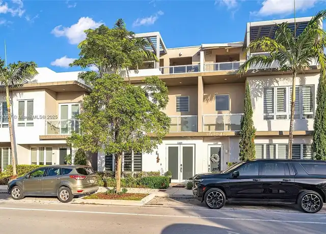 Property at 6309 NW 104th Path, Doral, FL, 33178, 3 beds, 3.5 baths, [object Object]