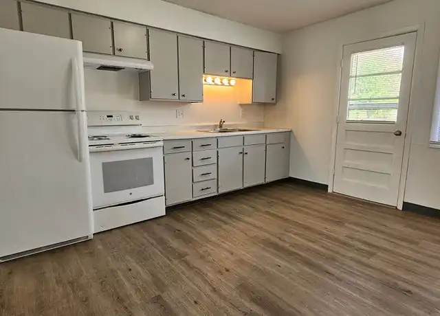 Property at 3635 12th Ave SW, Cedar Rapids, IA, 52404, 1 bed, 1 bath, [object Object]