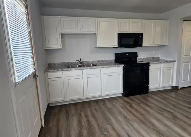 Property at 3635 12th Ave SW, Cedar Rapids, IA, 52404, 1 bed, 1 bath, [object Object]