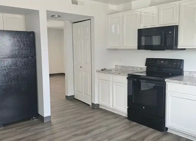 Property at MOVE IN SPECIAL: MOVE IN BY AUGUST 29TH AND RECEIVE $200 OFF OF YOUR SEPTEMBER RENT - 3635 12th Ave SW, Cedar Rapids, IA, 52404, 2 beds, 1.5 baths, [object Object]