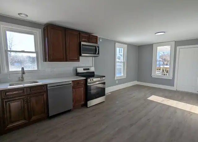 Property at 15 Main St Unit 1 Front, Ballston Lake, NY, 12019, 3 beds, 1 bath, [object Object]