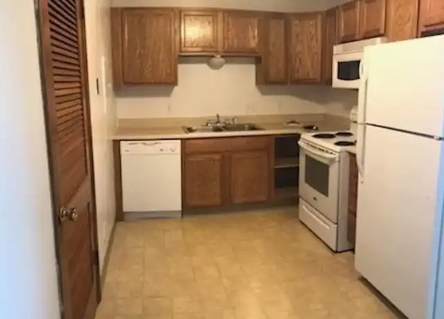 Property at Grand Terrace Apartments - 2917 Grand Ave, Des Moines, IA, 50312, 0 beds, 1 bath, [object Object]