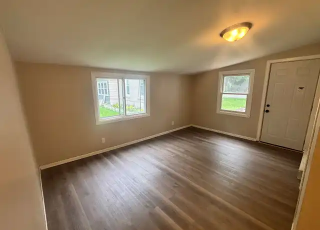 Property at 829 Division St Unit 829 (Lower), La Crosse, WI, 54601, 2 beds, 1 bath, [object Object]