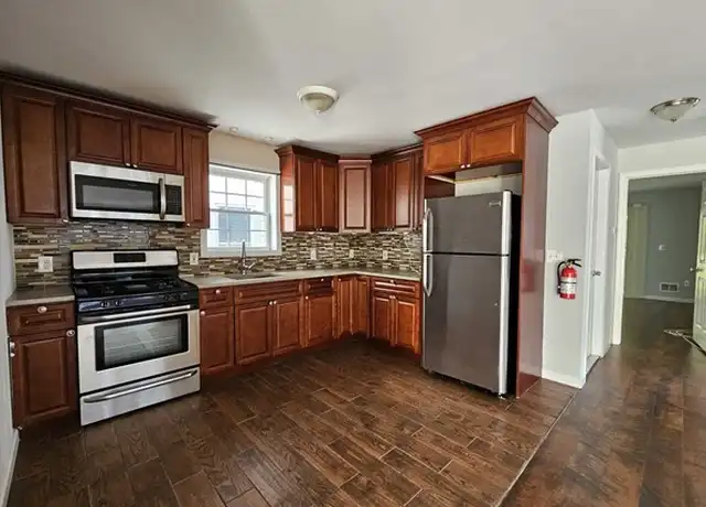 Property at 66 Garret St Unit 2, Cedar Grove Township, NJ, 07009, 2 beds, 1 bath, [object Object]
