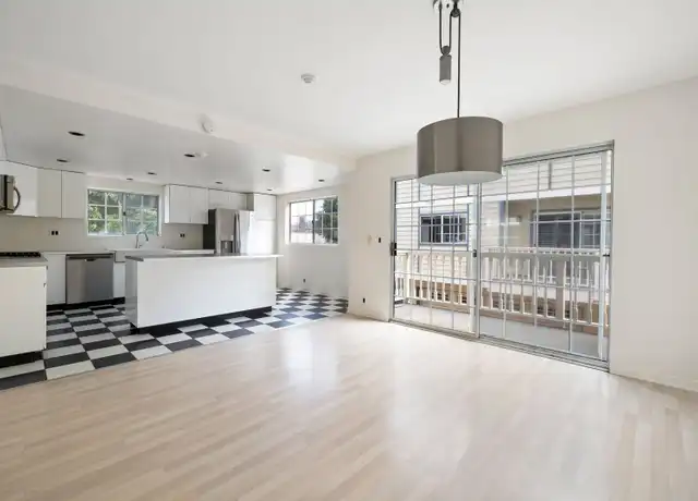 Property at 206 S Catalina Ave Unit D, Redondo Beach, CA, 90277, 4 beds, 2.5 baths, [object Object]