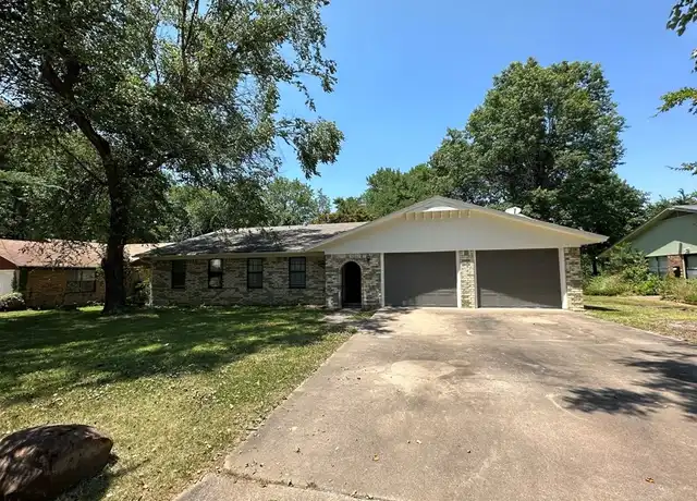Property at 2147 W Loren Cir, Fayetteville, AR, 72701, 4 beds, 2 baths, [object Object]