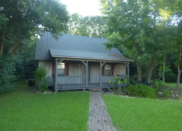 Property at 617 N Whitworth Ave, Brookhaven, MS, 39601, 2 beds, 2 baths, [object Object]
