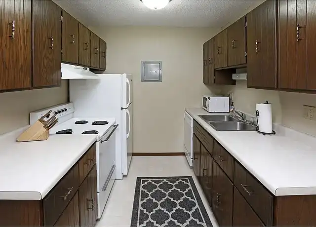 Property at Willowwood - 1600 S Rock Creek Dr, Sioux Falls, SD, 57103, 1-2 bed, 1 bath, [object Object]