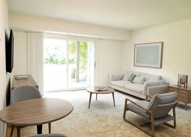 Property at Golfside Lake - 2345 Woodridge Way, Ypsilanti, MI, 48197, 0-2 beds, 1-1.5 bath, [object Object]