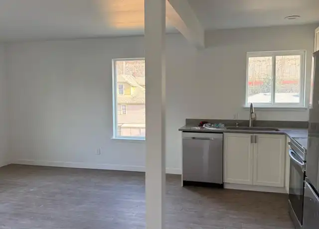 Property at 516 Wells Ave S, Renton, WA, 98057, 2 beds, 1 bath, [object Object]