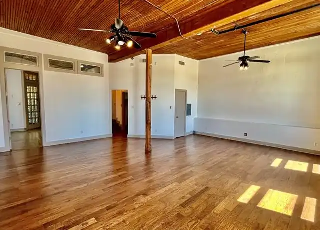 Property at 117 S Elm St, Denton, TX, 76201, 1 bed, 1 bath, [object Object]