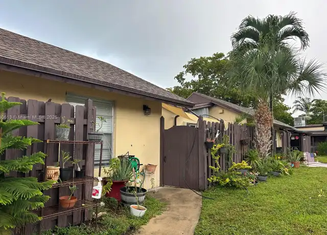 Property at 124 Fox Rd Unit 2-48, Hollywood, FL, 33024, 2 beds, 2 baths, [object Object]