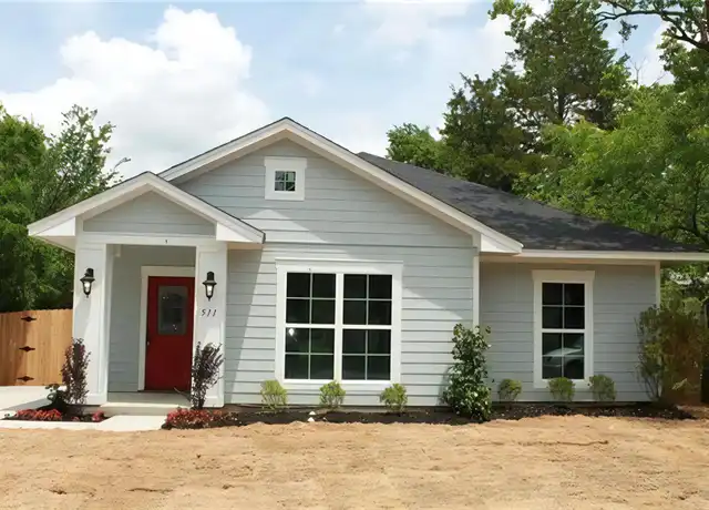 Property at 1005 G W Jackson Ave, Corsicana, TX, 75110, 3 beds, 2 baths, [object Object]