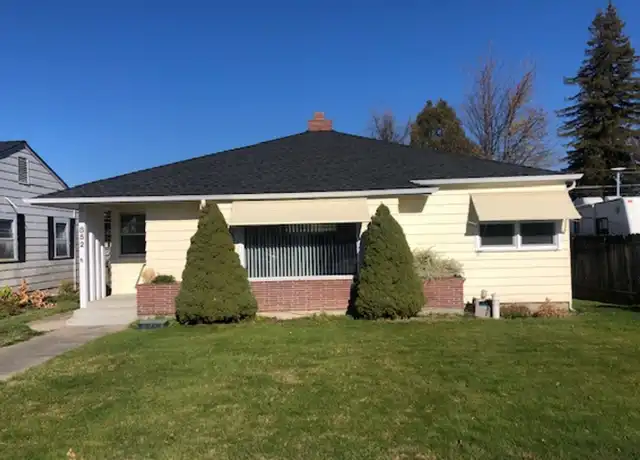 Property at 852 W 14th St, Medford, OR, 97501, 3 beds, 1 bath, [object Object]