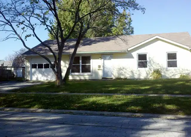 Property at 2308 E Vermont Ave, Urbana, IL, 61802, 4 beds, 1.5 baths, [object Object]