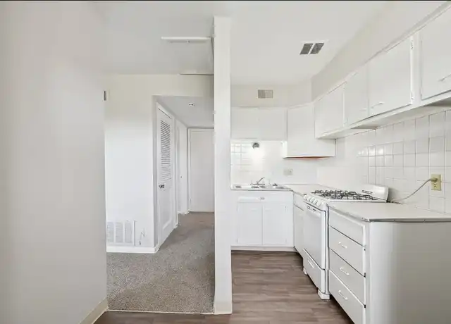 Property at Worthington Court II - 5827 N Meadows Blvd, Columbus, OH, 43229, 1 bed, 1 bath, [object Object]