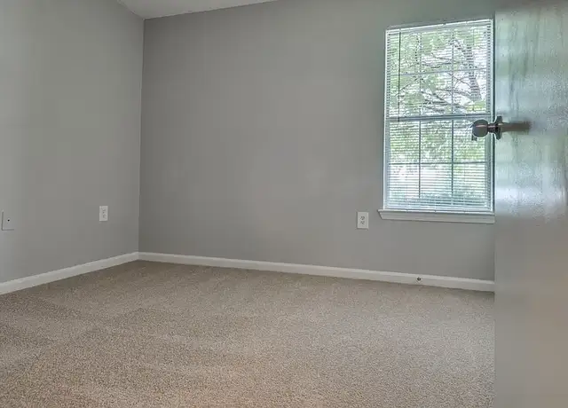 Photo of 11200 Golden Leaf Cir, Manassas, VA 20109