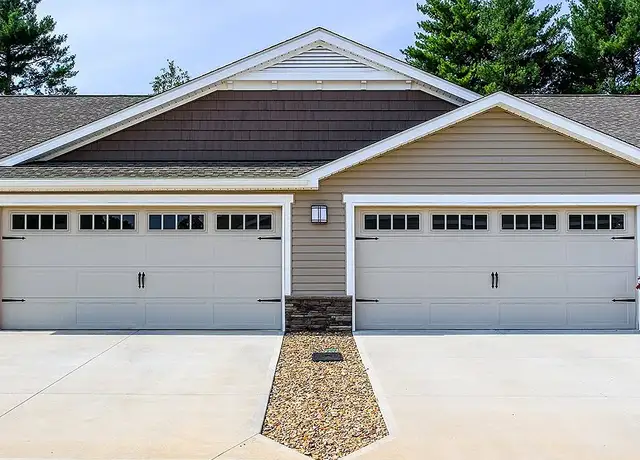 Photo of 266 Crossmanor Dr, Greer, SC 29650