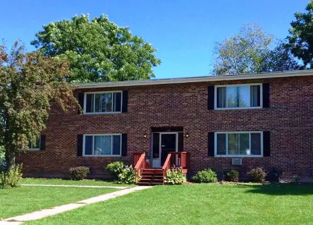 Property at 124 Cherry Ave Unit 3, Manitowoc, WI, 54220, 2 beds, 1 bath, [object Object]