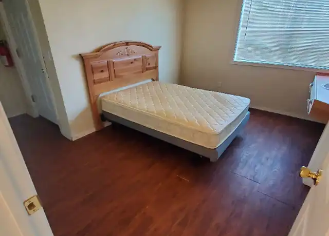 Property at 65 W First St Unit 6, South Bend, WA, 98586, 1 bed, 1 bath, [object Object]