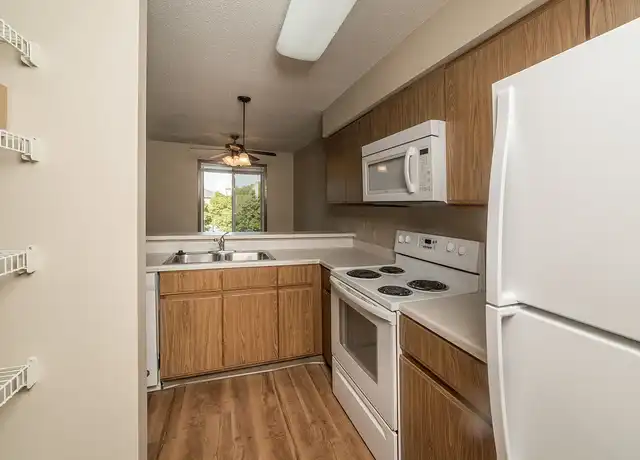Property at Beadle West Apartments - 900 E 14th St, Sioux Falls, SD, 57104, 1 bed, 1 bath, [object Object]