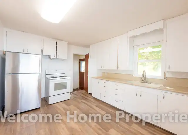 Property at 109 SW 5th St, College Place, WA, 99324, 3 beds, 1 bath, [object Object]