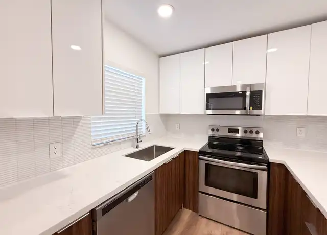 Property at 281 NW 43rd St Unit 2, Oakland Park, FL, 33309, 2 beds, 1 bath, [object Object]