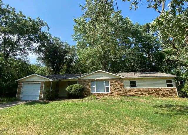 Property at 1136 S Maxwell Dr, Fayetteville, AR, 72703, 3 beds, 1 bath, [object Object]