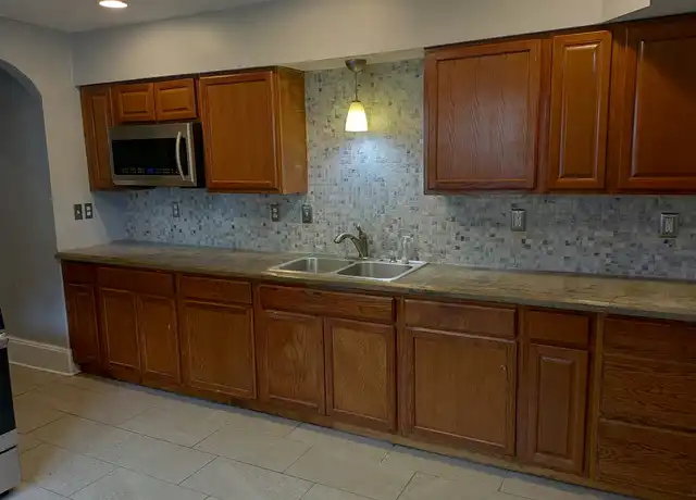 Property at 348 Buckingham St, Newark, OH, 43055, 4 beds, 1.5 baths, [object Object]