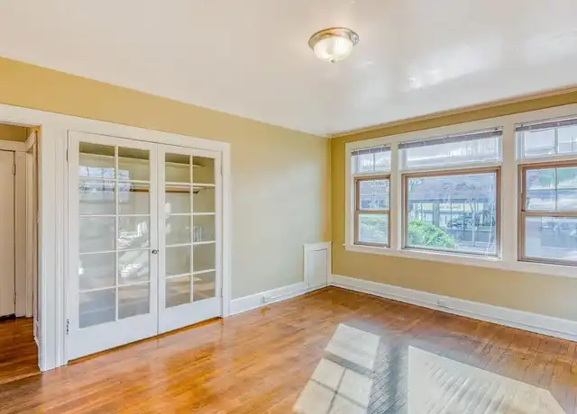 Property at Burlingame - 4025 SE Hawthorne Blvd, Portland, OR, 97214, 1 bed, 1 bath, [object Object]