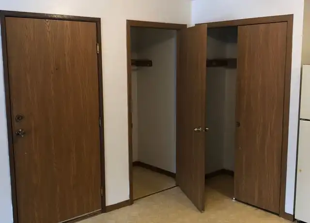 Property at 145 Cimarron Ct Unit B, Oshkosh, WI, 54902, 1 bed, 1 bath, [object Object]