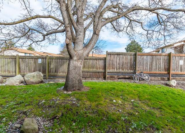 Photo of 952 SE Ely St Unit B102, Oak Harbor, WA 98277