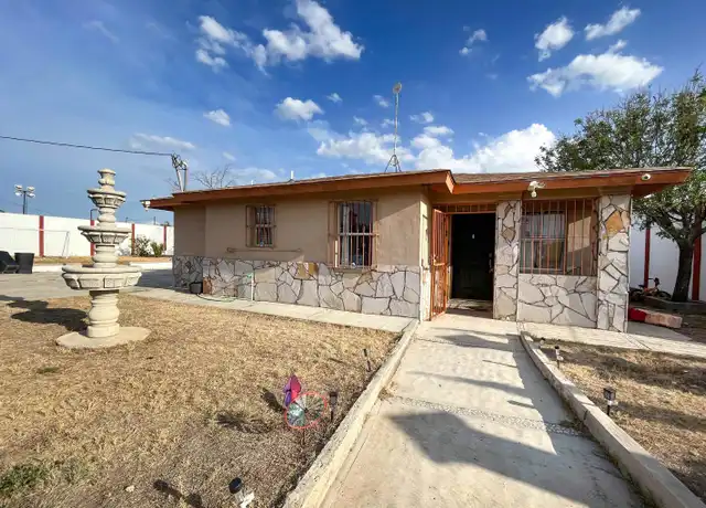 Property at 105 Ranch Road 6073C, Laredo, TX, 78046, 3 beds, 2.5 baths, [object Object]