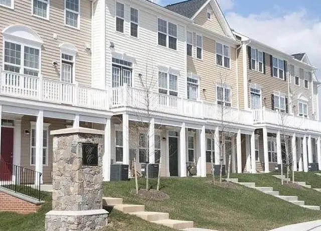 Photo of 8380 Broderick Cir, Gaithersburg, MD 20877